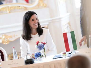 Titkos fegyver Orbán Anita ruhatárában: ez teszi különlegessé a stílusát a szakértők szerint