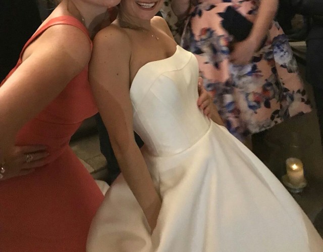 A Twitter megőrült a zsebes menyasszonyi ruhától