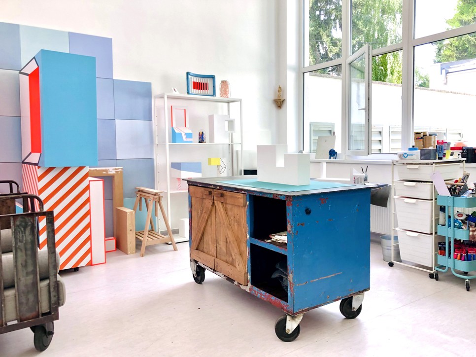 Horváth Lóczi Judit műterme maga a fényes mennyország.