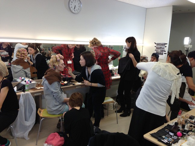 Az Arai Sara show backstage-ben