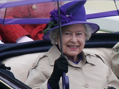 Senkinek nincs olyan menő esernyőgyűjteménye, mint Erzsébet királynőnek