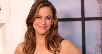 Az 53 éves Jennifer Garner dekoltázsától te is zavarba jössz, nagyon merész bőrruhát vállalt be