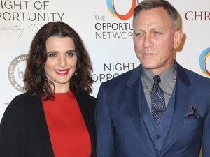 Először mutatta meg kerekedő pocakját a 48 éves Rachel Weisz!