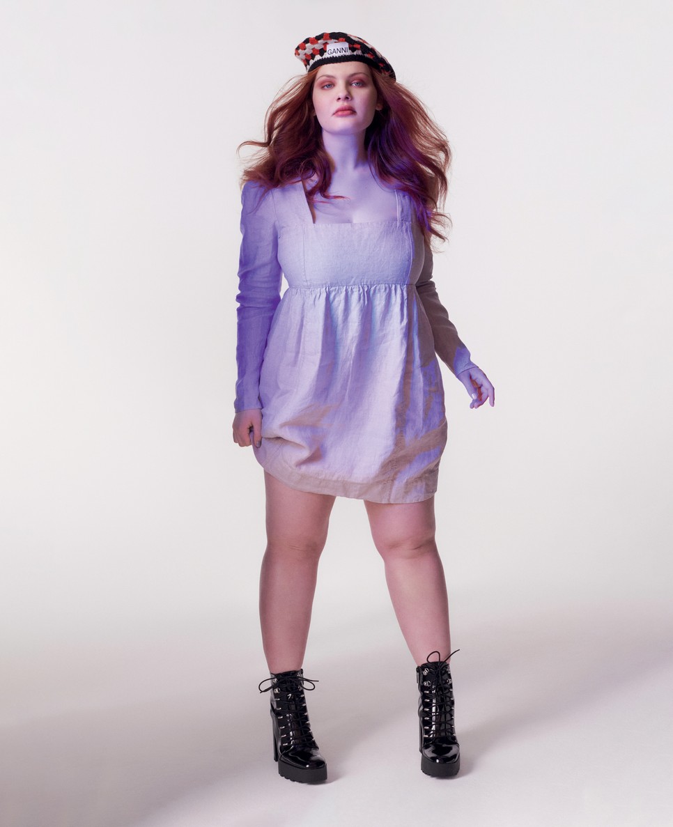 Ruha és svájcisapka GANNI ganni.com | Bakancs ZARA 17 995 Ft