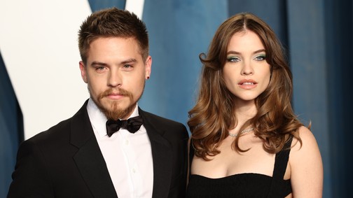 Palvin Barbara pasijáé az év legromantikusabb fáziskésése - Dylan Sprouse is beállt a sorba