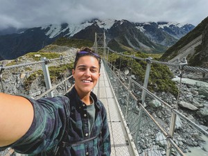 Még nincs 30 éves, de már 38 országban és 11 államban járt, és most utazási tanácsadóként segít másoknak