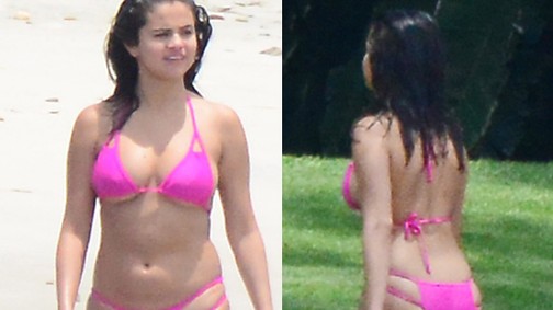 Selena Gomez falatnyi bikiniben a tengerparton!