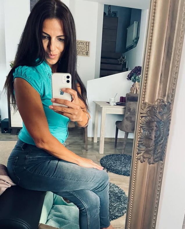 Mintha egy teljesen másik Kriszta mosolyogna vissza a tükörből, mint akit idén megismertünk. 