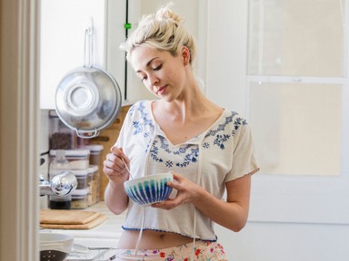 10 élelmiszer, aminek mindig a konyhádban kell lennie, ha lapos hasra vágysz