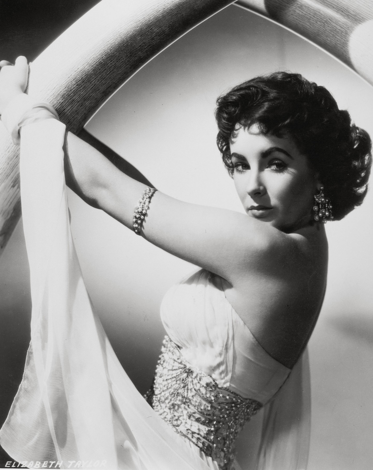 A pályafutása során összesen ötször jelöltek a legjobb női főszereplő kategóriában. Az aranyszobrot a Modern kaméliás hölgy (1960) és a Nem félünk a farkastól (1966) című filmekkel nyerte el. 