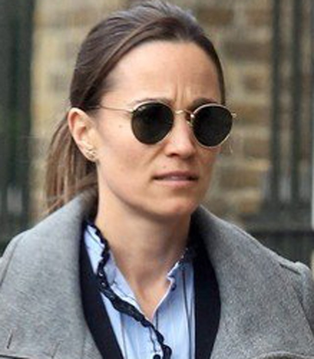Igazi családi idill, ahogy Pippa Middleton az utcán sétálgat