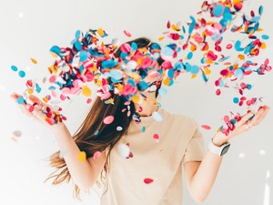 Igen, tényleg boldogabb lehetsz bizonyos színektől - szakértő segít kiválasztani a tökéletes árnyalatokat