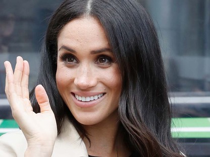 Meghan hercegné csak úgy lazán megjelent ezen a fotózáson és mindenkit megölelt