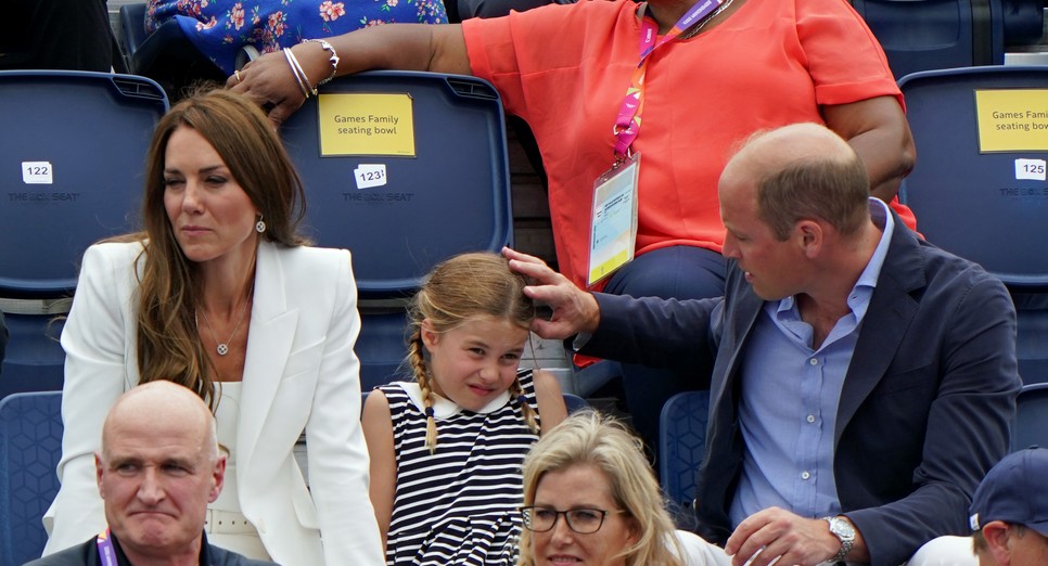 Katalin hercegné a szezon legmenőbb színében tündökölt a lelátón, de a show-t akkor is Sarolta lopta el arckifejezéseivel