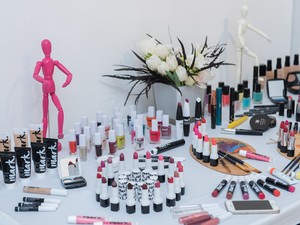 Megérkezett az AVON új sminkvonala, és mi máris rajongunk érte