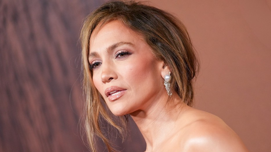 Jennifer Lopez dekoltázsa csak úgy vonzotta a tekinteteket