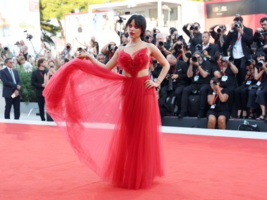 7 alkalom, amikor Jenna Ortega pucérruhában vonzotta magára a tekinteteket