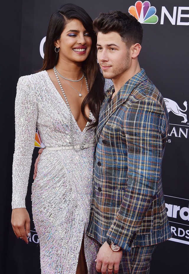 Priyanka Chopra olyan gyönyörű, mint egy angyal ebben a ruhában