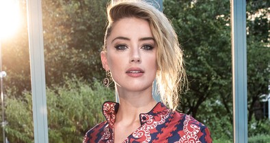 Amber Heard felvette ezt a csizmát, és vagányabbat még nem láttunk