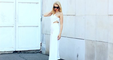 Czene Kitti gyönyörű hófehér ruhával indítja a hetet