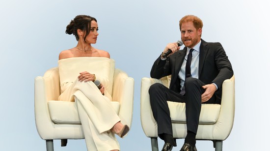 Szájról olvasó leplezte le Meghan Markle-t, a hercegné borzasztóan kínos helyzetbe hozta a Harry herceget