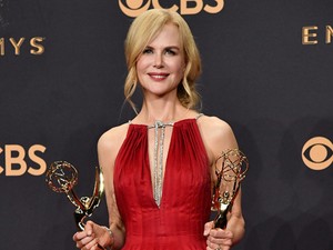 Nicole Kidman felemás cipőben volt az Emmy királynője