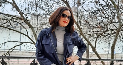 Janicsák Veca ma kedvenc, kényelmes nadrágját viselte