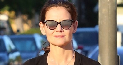 Katie Holmes szettje olyan cuki! A táskáját most akarjuk!