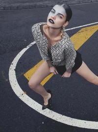 A Numéro divatanyagában Barbi lábai kerültek főszerepbe