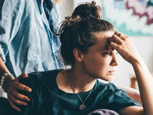 Miért mentegetjük azt, aki bánt minket? Az igazság szomorúbb, mint gondolnánk