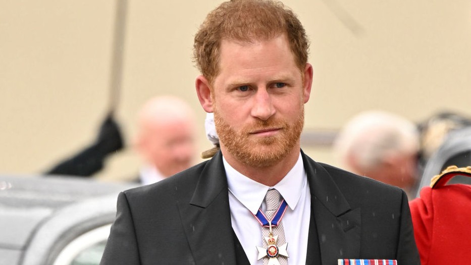 Harry herceg nem kertelt édesapja koronázásán