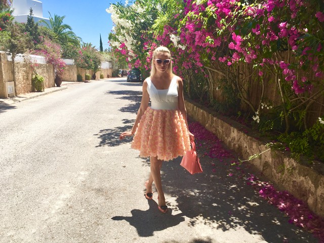 Ma nemcsak a természet, de Noémi is virágba borult