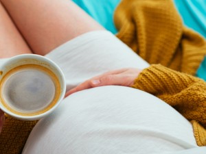 Most akkor lehet kávézni terhesség alatt vagy sem?