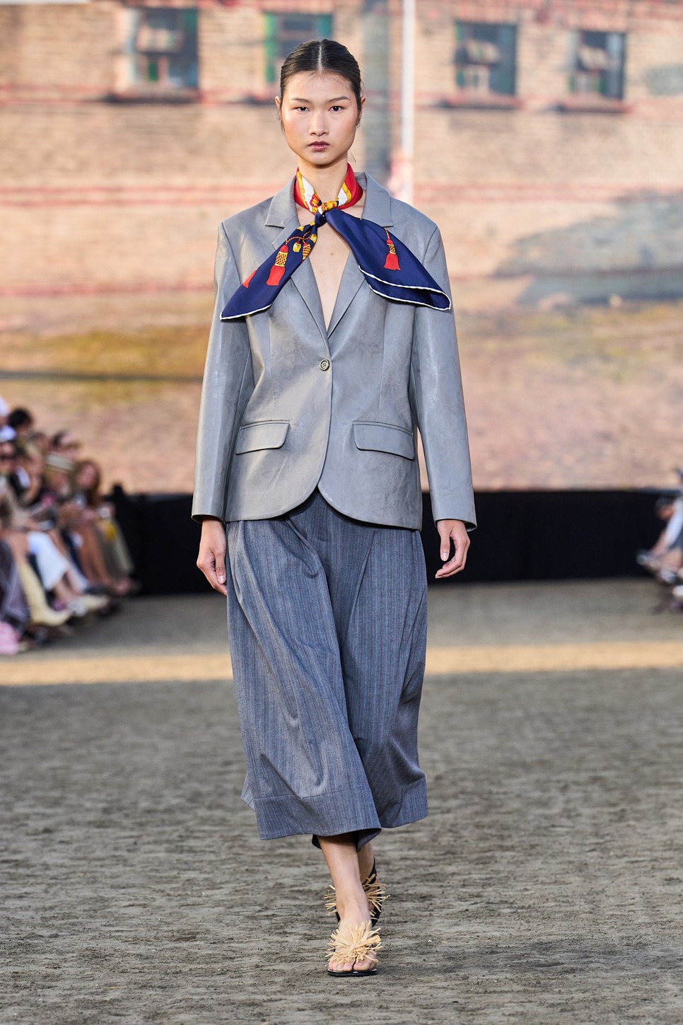 A Baum und Pferdgarten 2026-os tavaszi-nyári kollekcióját a lovarda ihlette sikk lengi körül