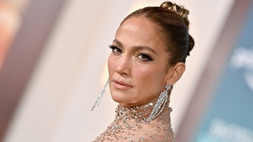 Jennifer Lopez lélegzetelállító fehérneműben készül a Valentin-napra
