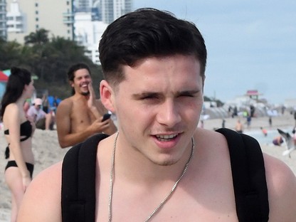 Brooklyn Beckham ledobta a pólóját, a rajongók teljesen megőrültek tőle