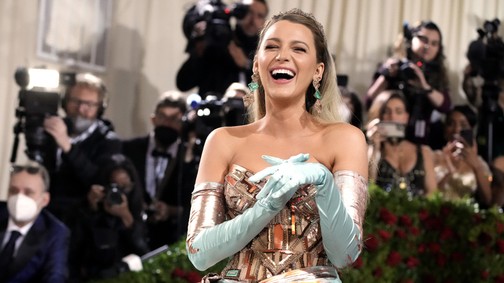 Blake Lively elképesztően viccesen mutatta meg növekvő pocakját