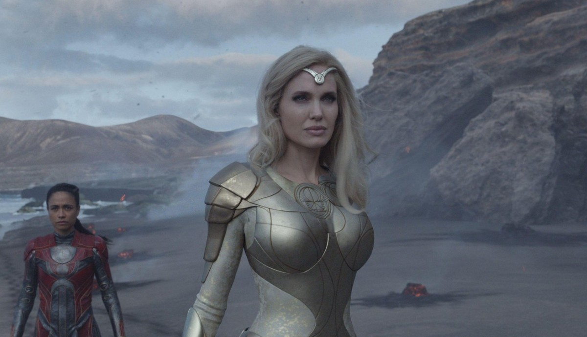 Örökkévalók (2021) A Marvel Studios filmje egy csapat földöntúli hős történetét mutatja be, akik mióta világ a világ védelmezik a Földet. Új ellenség veszélyezteti a bolygót, így összefog a csapat, hogy együtt legyőzzék a gonoszt. A film a Marvel-moziuniverzum 26. filmje - Angelina Jolie Thénét, a háború istennőjét alakítja benne.