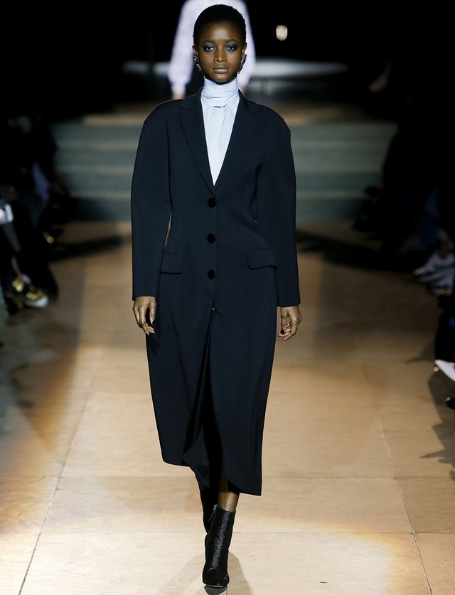 Csaknem 40 után leköszön a divattervező-legenda