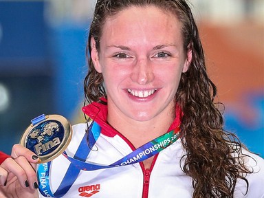 ELKÉPESZTŐ! Hosszú Katinka teljesen kopasz lett!