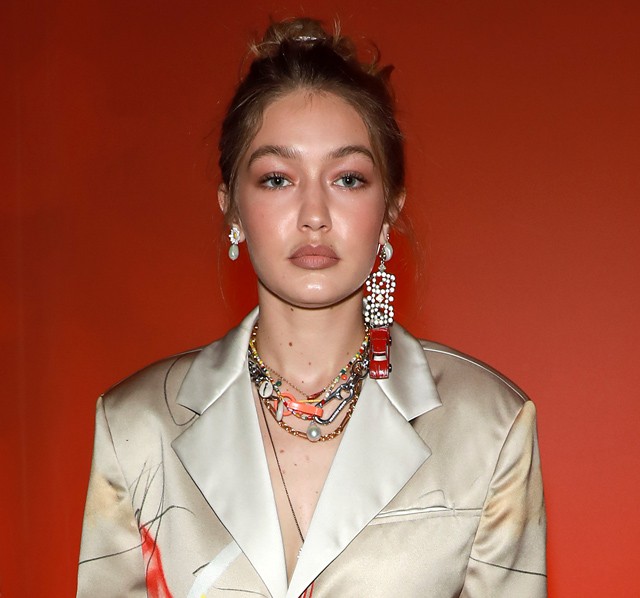 Gigi Hadid visszahozta a divatba az egyik legutáltabb ruhadarabot