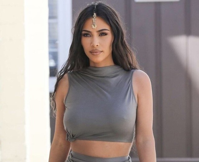 Szokásos Kim Kardashian villantás