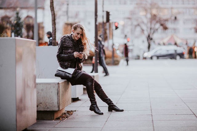 Színház kötöttben? Simán! Csillag Zsuzsi megmutatja, hogyan