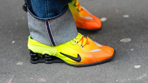 Megérkeztek 2025 legmenőbb sneaker trendjei, és nem véletlenül robbantják fel az idei évet