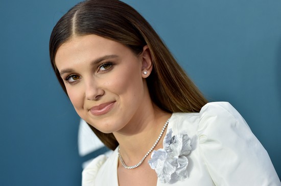 Millie Bobby Brown gyulladt pattanásokkal is vállalja az arcát, és minket is erre bátorít