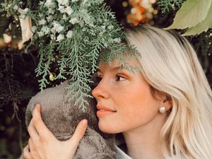 Marge kisbabája ma ellopta a show-t, de a gyönyörű ruháját így sem hagyjuk figyelmen kívül