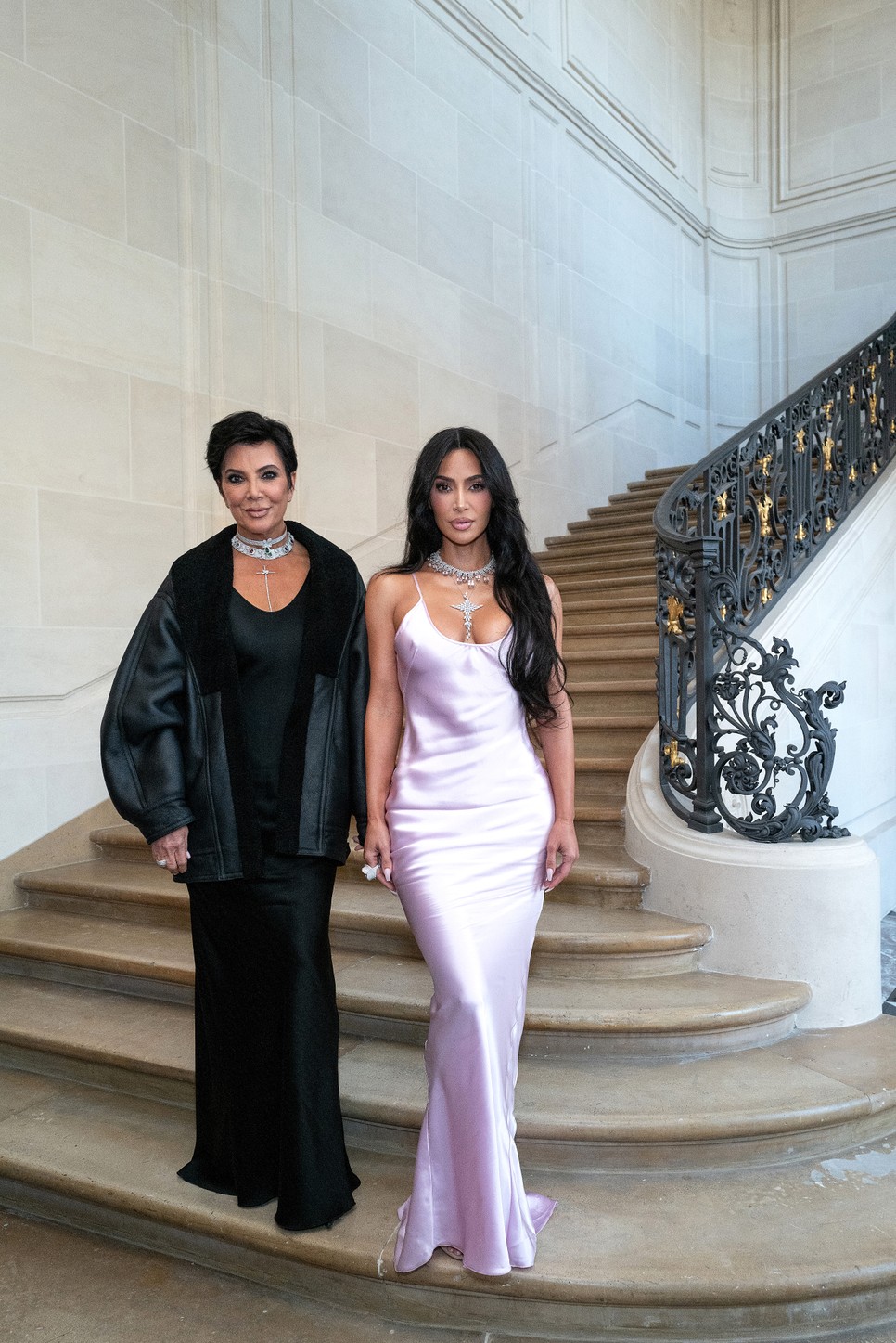 Kris Jenner és Kim Kardashian a Victoria Beckham párizsi divatbemutatóján