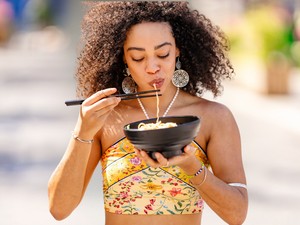 Ezekben az ételekben több cukor van, mint gondolnád: egészségesnek hiszed őket, pedig nem is azok