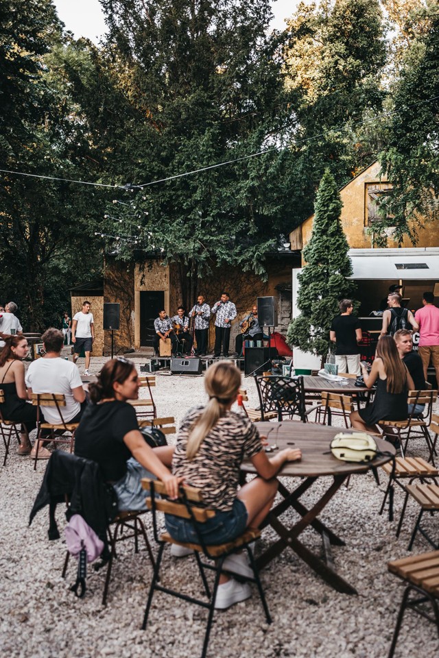 Egy titkos kert a Városmajor szívében: megnyitott aMajomhoz!