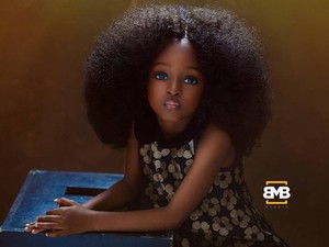 Annyira gyönyörű ez az ötéves kislány, hogy sokak szerint nem is lehet élő ember